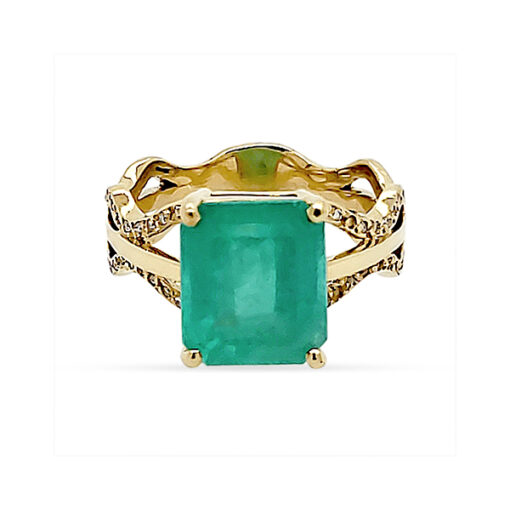 COLOMBIAN EMERALD AND DIAMOND RING